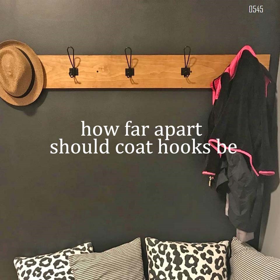 how far apart should coat hooks be？